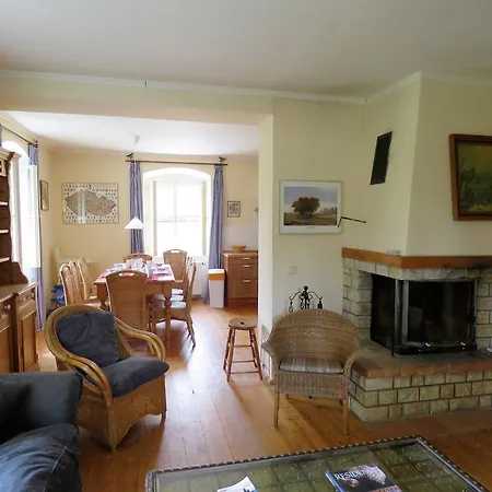 Holiday home Pleasant In With Courtyard *