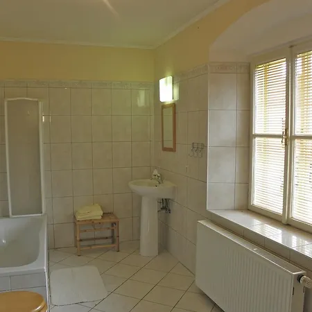 Pleasant In With Courtyard Holiday home *