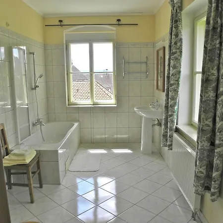 Holiday home Pleasant In With Courtyard Milire