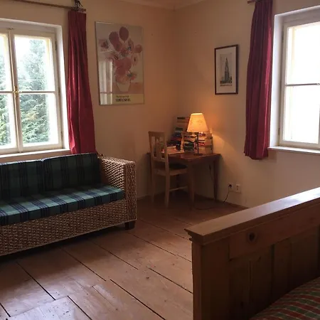 Holiday home Pleasant In With Courtyard Milire